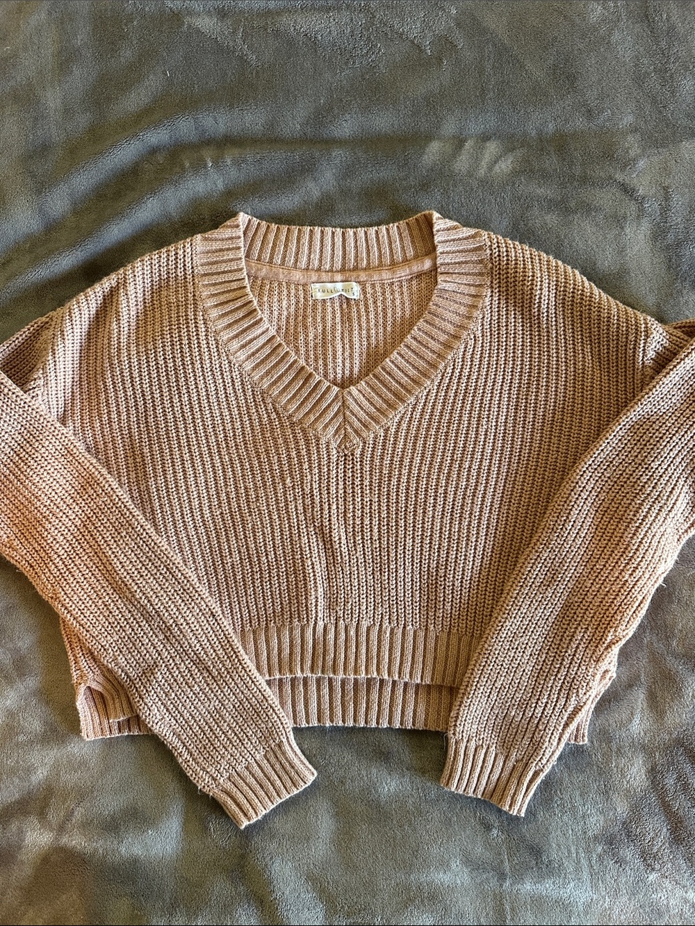 Full Tilt Women’s Cropped V-Neck Chunky Knit Sweater pink Size Small